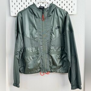 Nike Women Windrunner Jacket Green Large